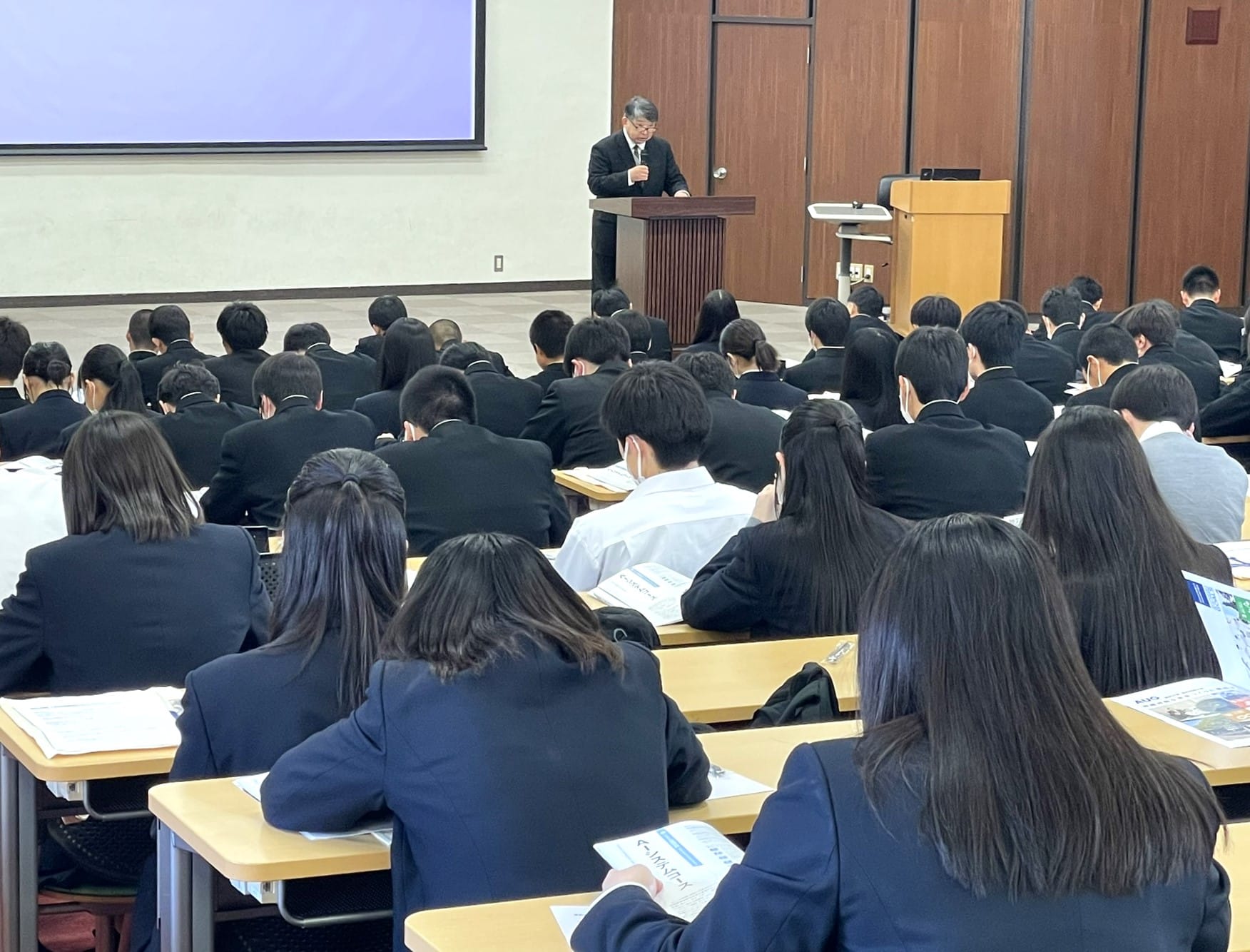 令和6年2月20日（火）、足利大学附属高等学校の2年生121名（教員9名）が大学説明会に参加しました。