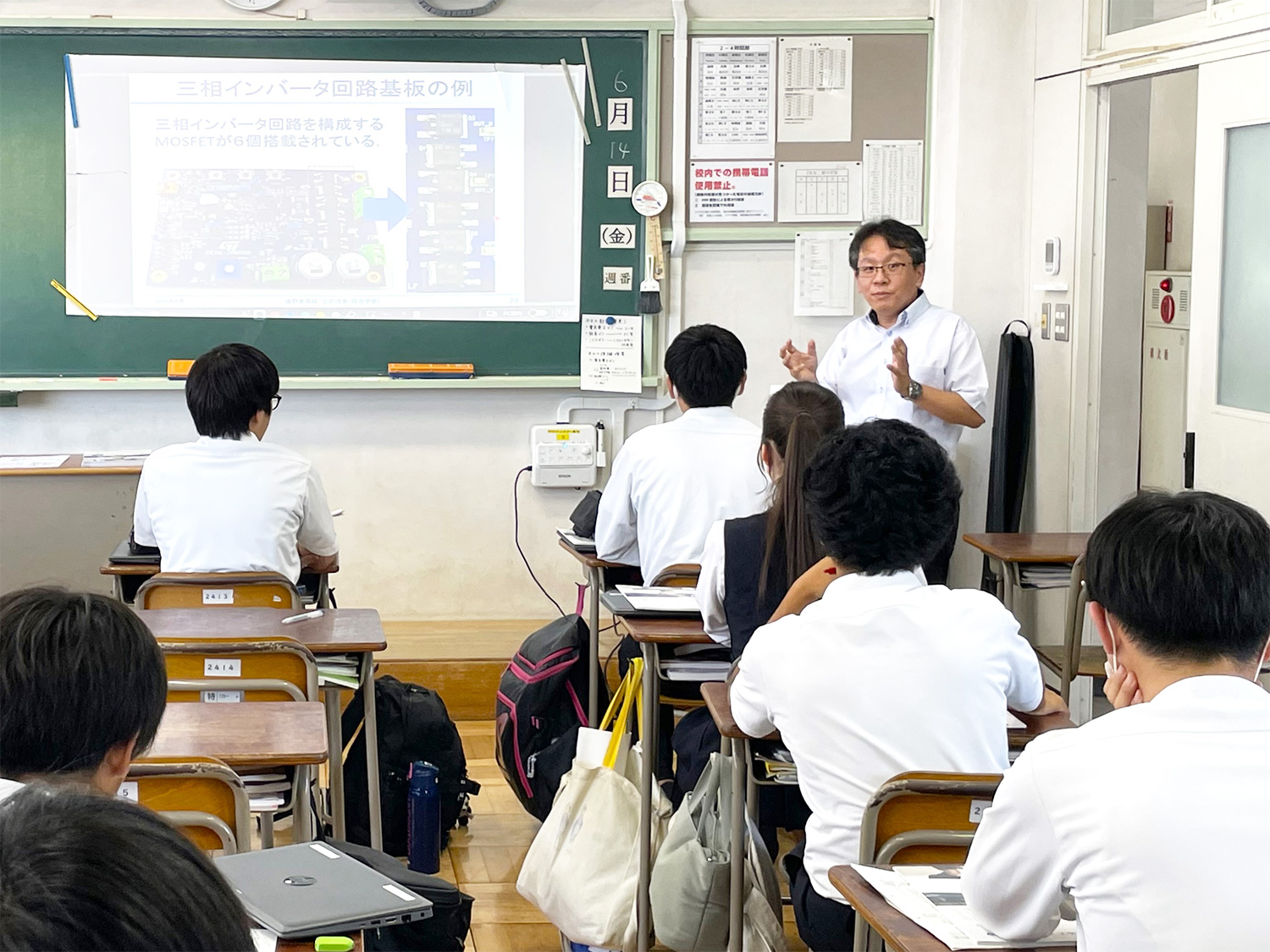2024年6月14日（金）及び21日(金)の2日間、佐野東高校で、本学の教員による「探究ゼミ講座」を実施しました。