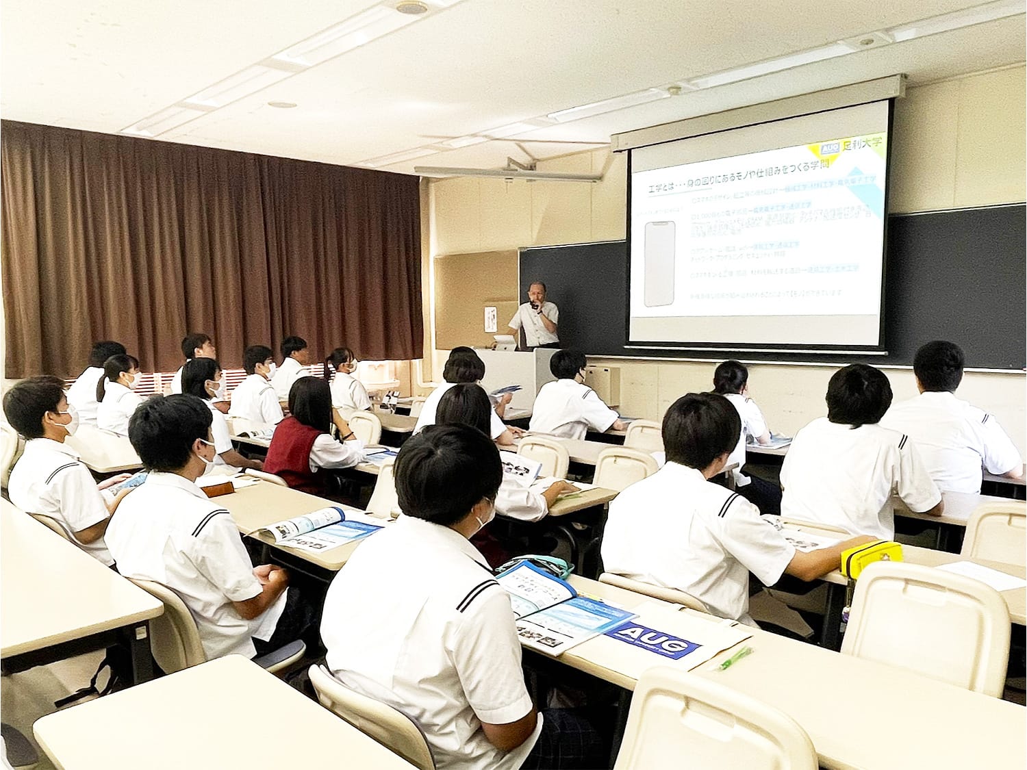 2024年9月18日（水）、佐野清澄高校の普通科と生活デザイン科から、2年生19名が、大学見学に訪れました。