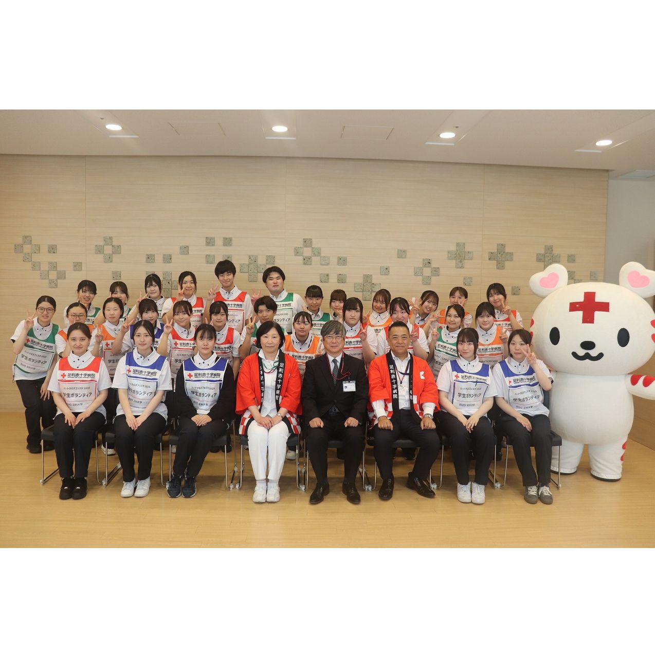 病院祭「ハートクロスフェスタ」に看護学部の在学生がボランティア参加しました