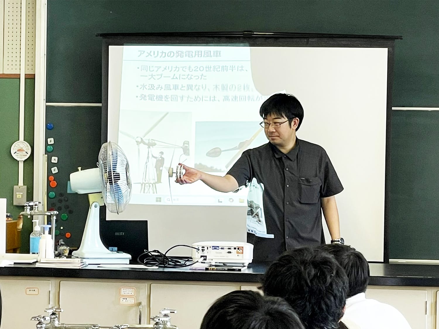 2025年7月22日（火）、高崎経済大学附属高校の1年理系オナークラスを対象に、機械分野の飯野光政准教授による「第2回風力実習」を実施しました。