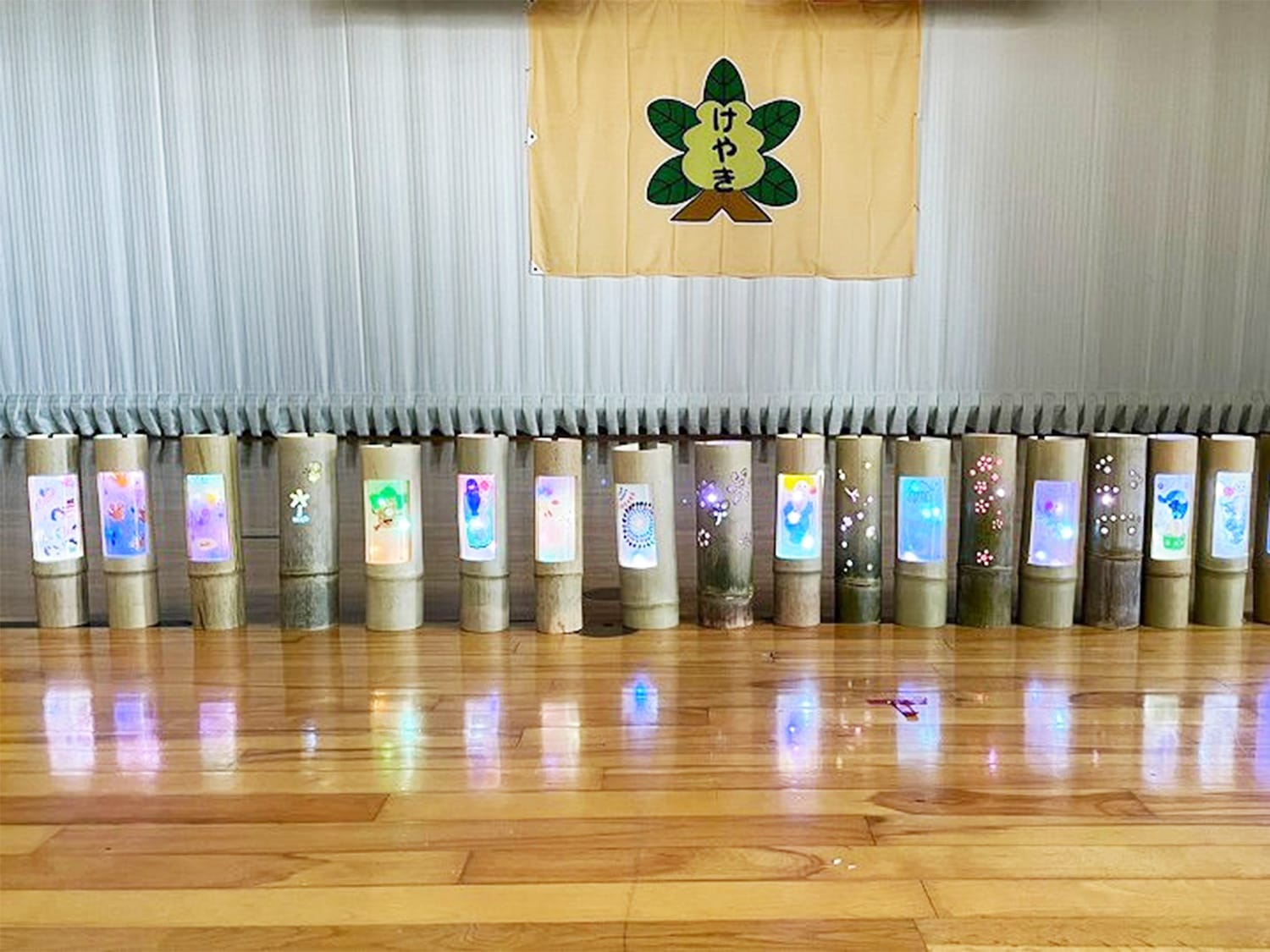 2025年8月22日（金）足利市立けやき小学校で、「まちに灯りを！～灯り作りを体験してみよう～」が行われました。