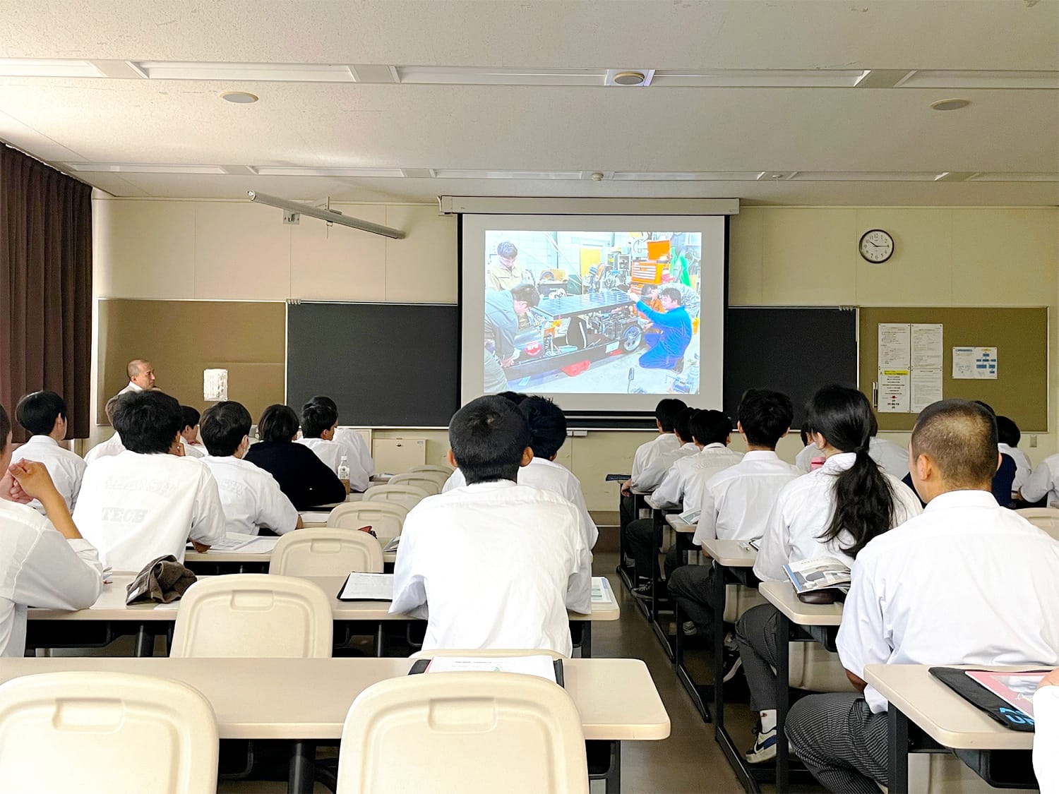 2025年9月24日（水）、群馬県立前橋工業高校電気科2年生が、大学見学に訪れました。