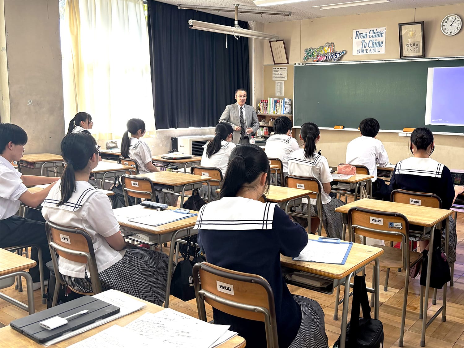 2025年9月24日（水）、栃木県立茂木高校で行われた2年生の課題研究中間発表会で、本学の教員4名が指導助言を行いました。