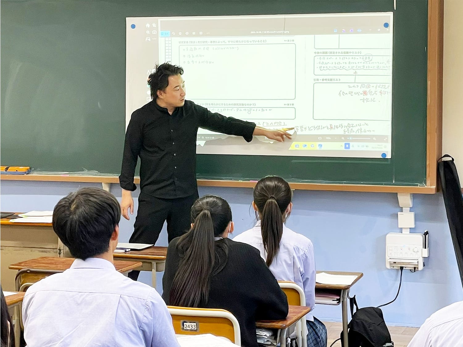 2025年10月2日（木）、栃木県立今市高校で、高校2年生に対して「研究計画書の作成」に関する講話とグループワークを実施しました。